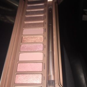 Naked 3 pallet